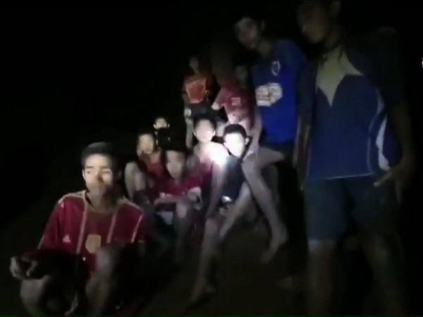 Các phương án giải cứu đội bóng mắc kẹt trong hang tại Thái Lan ảnh 1