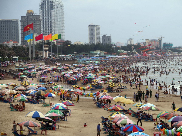 Thành phố Vũng Tàu đón lượng khách kỷ lục trong ngày 30/4 ảnh 1