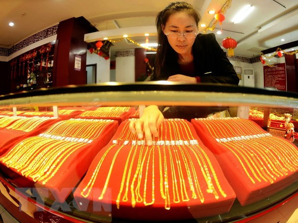 Giá vàng trên thị trường thế giới giảm do đồng USD đi lên ảnh 1