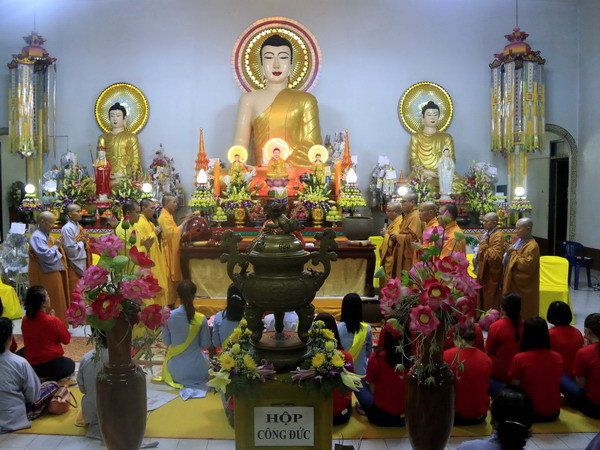 Việt kiều Lào tổ chức Vu lan báo hiếu, cầu quốc thái dân an ảnh 1