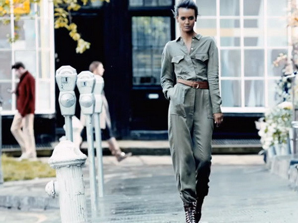 H&M phải xin lỗi vì bộ jumpsuit giống nữ chiến binh người Kurd ảnh 1