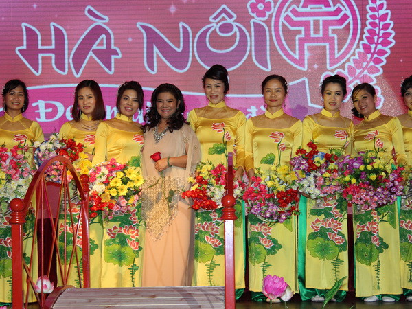 Người Việt tại Séc tưng bừng kỷ niệm 60 năm ngày giải phóng Thủ đô ảnh 1