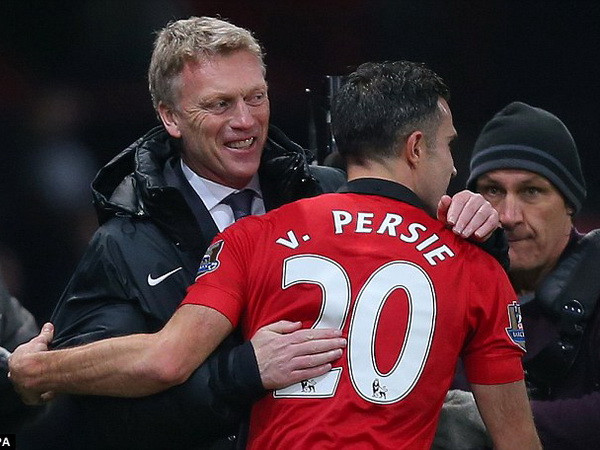 HLV Wenger "nổi cơn điên," thầy trò Moyes hả hê ảnh 1