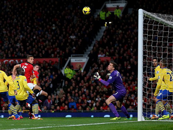 Kết quả đêm qua: M.U hạ gục Arsenal, Barca đại thắng ảnh 1