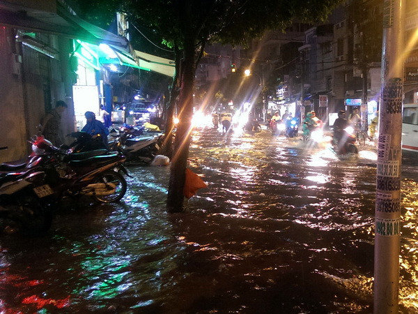 Các tỉnh Nghệ An đến Thừa Thiên-Huế có mưa rất to từ hôm nay ảnh 1