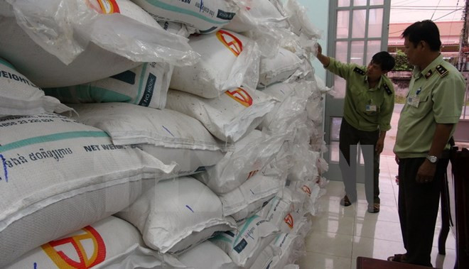 Tây Ninh: Phạt nặng đối tượng vận chuyển hơn 8.000kg đường lậu ảnh 1