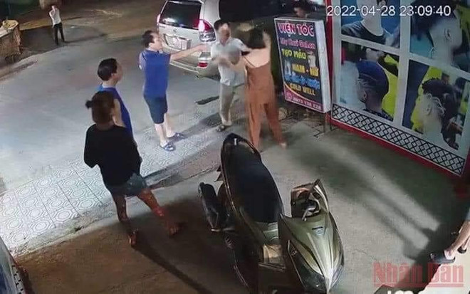 Cao Bằng: Cách chức phó trưởng công an phường hành hung người dân ảnh 1