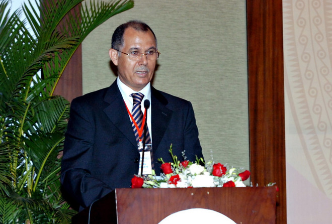 Trao Kỷ niệm chương “Vì hòa bình và hữu nghị" tặng Đại sứ Maroc ảnh 1