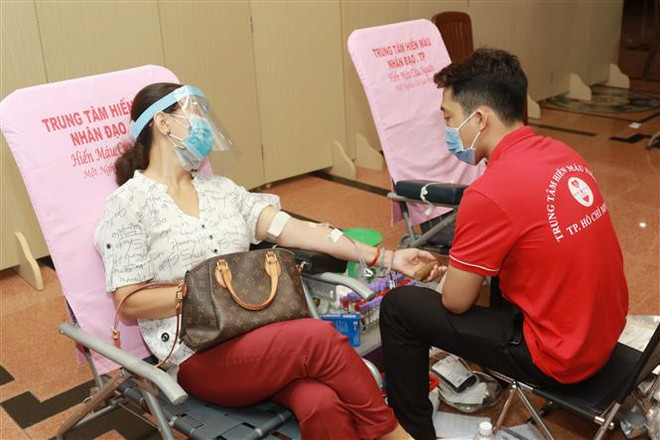 Nguồn máu dự trữ cạn kiệt, TP.HCM kêu gọi hiến máu cứu người ảnh 1
