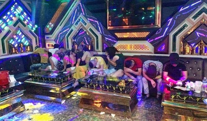 Quảng Bình: Bắt quả tang 20 đối tượng sử dụng ma túy tại phòng karaoke ảnh 1