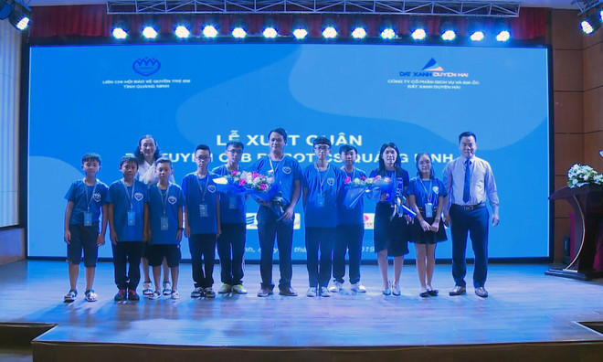 Đội tuyển Robotics Quảng Ninh. (Nguồn: Vietnam+) Góp sức bảo vệ quyền trẻ em, không để các em bị bỏ lại phía sau ảnh 2