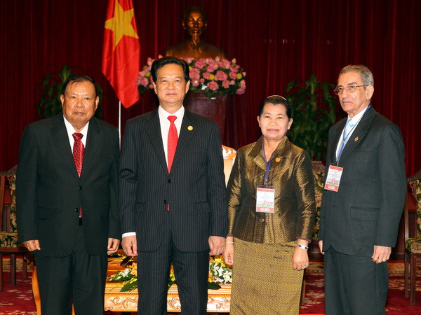 Thủ tướng tiếp các đoàn sang dự kỷ niệm 40 năm thống nhất đất nước ảnh 1