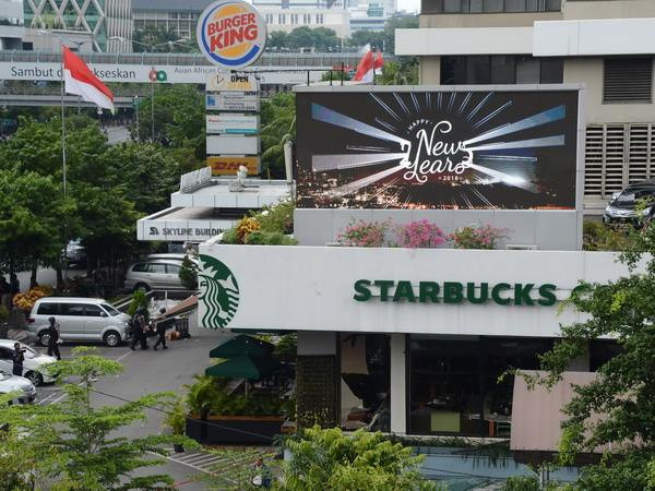 Starbucks đóng cửa toàn bộ chuỗi cửa hàng tại Jakarta sau vụ tấn công ảnh 1