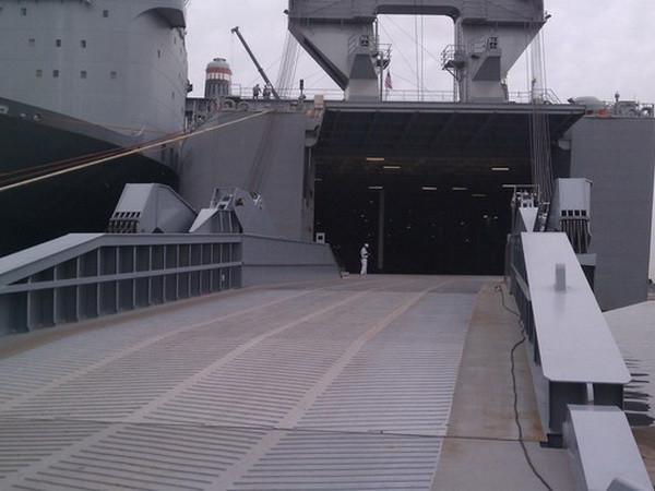 Cận cảnh tàu đặc dụng Mỹ xử lý vũ khí hóa học của Syria ảnh 1