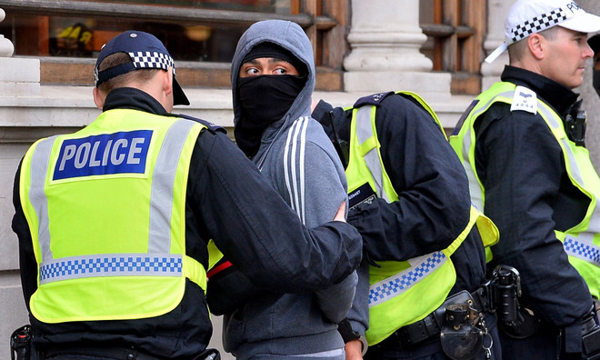 Cảnh sát Anh bắt 4 đối tượng bị tình nghi chuẩn bị tấn công khủng bố ảnh 1