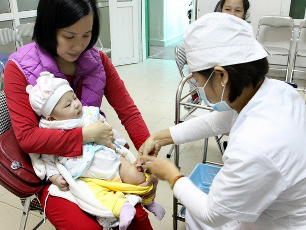 Khuyến cáo đưa trẻ đi tiêm Quinvaxem thay vì chờ vắcxin dịch vụ ảnh 1