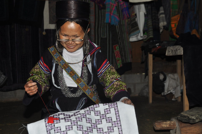 ttxvn tho cam Sa Pa_theu_resize.jpg