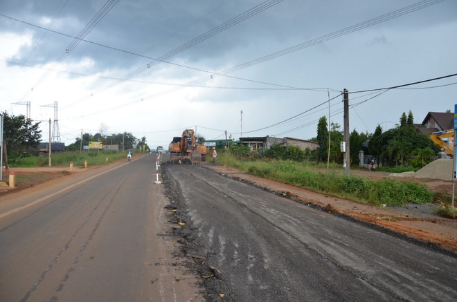 Quốc lộ 14 nứt gãy: Đơn vị thi công tự bỏ kinh phí sửa chữa ảnh 1