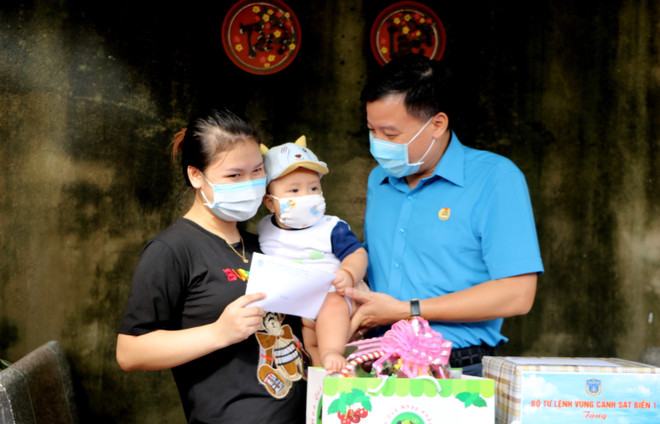 Dịch COVID-19: Gói ghém niềm riêng, dành yêu thương cho Đà Nẵng ảnh 1