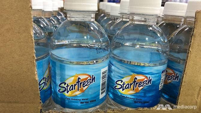 Nước uống đóng chai Starfresh. (Nguồn: channelnewsasia.com) Singapore thu hồi nhãn hiệu nước uống đóng chai của Malaysia ảnh 1