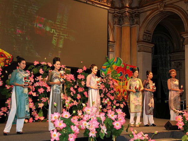 Năm Việt Nam tại Pháp mang đến những hình ảnh gần gũi, gắn bó ảnh 3