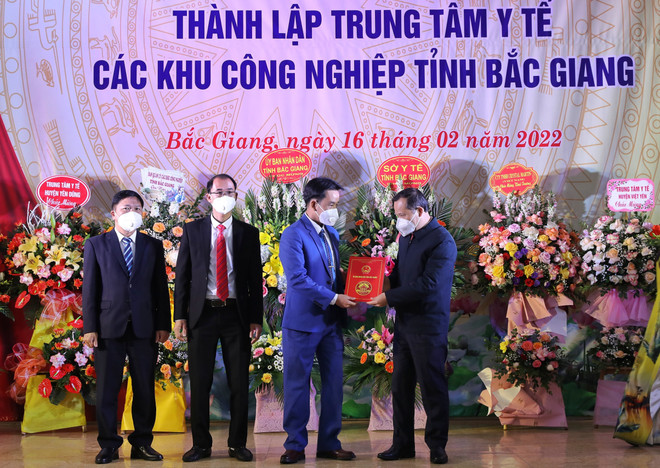 Thành lập trung tâm y tế trong khu công nghiệp đầu tiên của cả nước ảnh 1