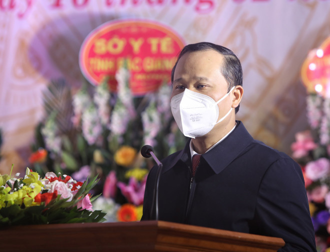 Thành lập trung tâm y tế trong khu công nghiệp đầu tiên của cả nước ảnh 2