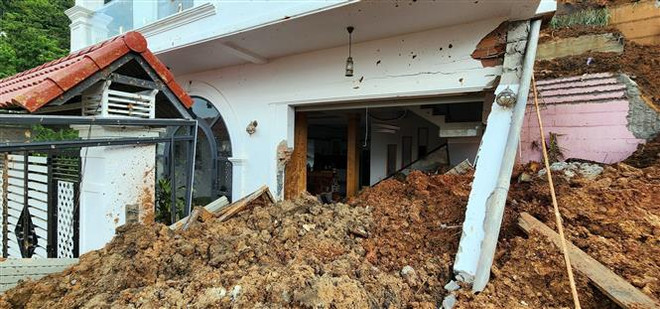 Sạt lở kinh hoàng trong đêm tại Đà Lạt, nhiều người bị vùi lấp ảnh 1