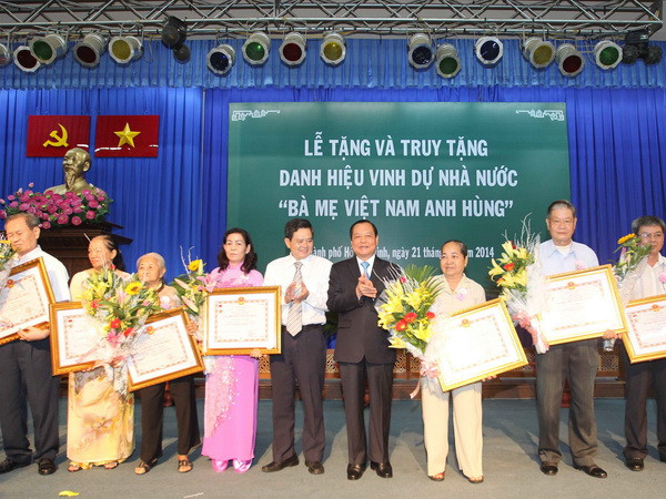 TP.HCM phong tặng, truy tặng danh hiệu Mẹ Việt Nam anh hùng ảnh 1