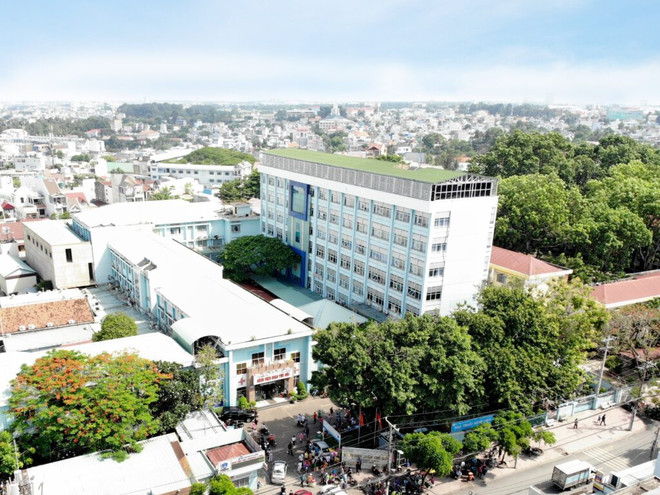 4 bác sỹ bệnh viện Thủ Đức "trốn việc" để sang phòng khám tư nhân ảnh 1