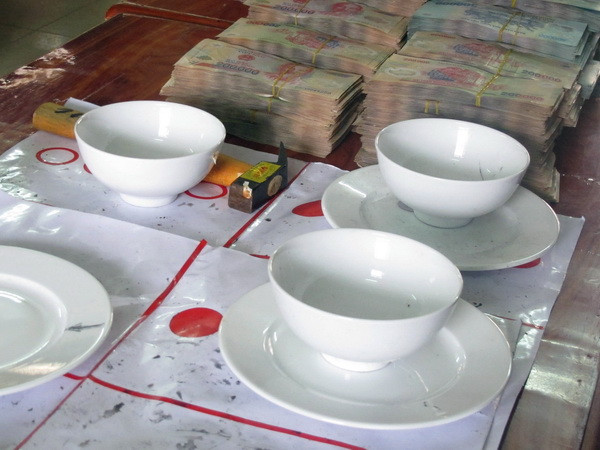 Hải Phòng: Phát hiện, bắt 4 cán bộ tham gia đánh bạc xóc đĩa ảnh 1