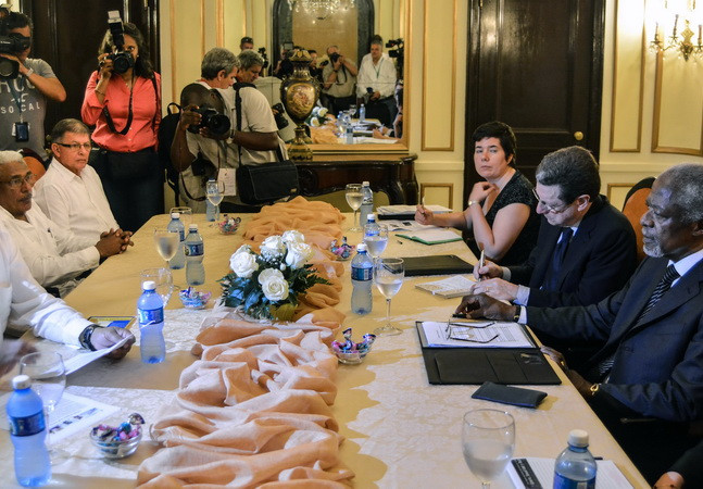 Chính phủ Colombia đồng ý đàm phán ngừng bắn với FARC ảnh 1