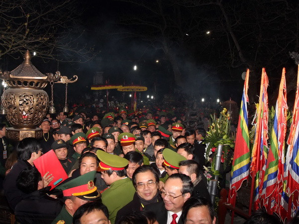 Hơn 2.000 cảnh sát đảm bảo an ninh cho Lễ hội Khai ấn Đền Trần ảnh 1