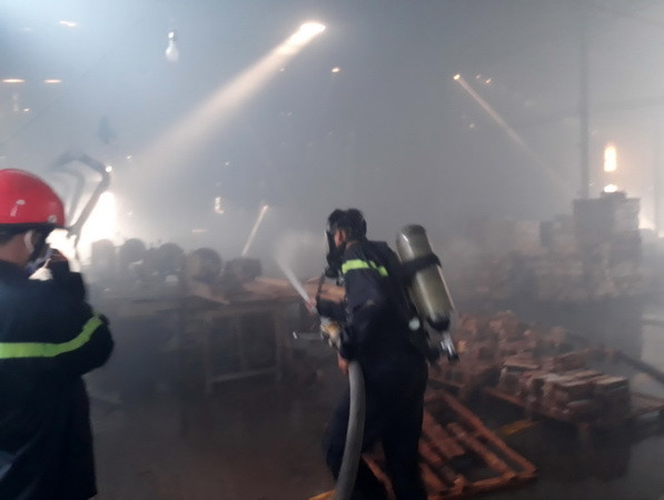 Cháy nhà máy mủ cao su, ước thiệt hại hơn 1 tỷ đồng ảnh 1