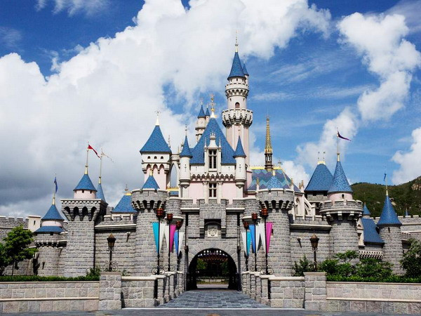 Một bưu kiện khả nghi ngay tại Công viên Disneyland Hong Kong ảnh 1