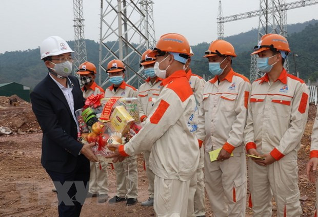 Làm gì để vận hành an toàn lưới điện truyền tải mùa mưa bão? ảnh 2
