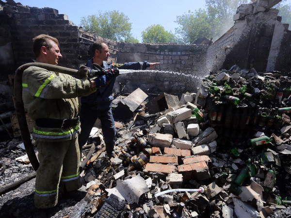 Phái bộ OSCE phàn nàn vụ 4 xe bọc thép bị đốt phá ở Donetsk ảnh 1