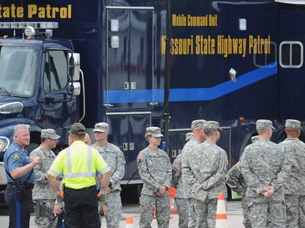 Chính quyền Mỹ nỗ lực lập lại trật tự tại thị trấn Ferguson ảnh 1