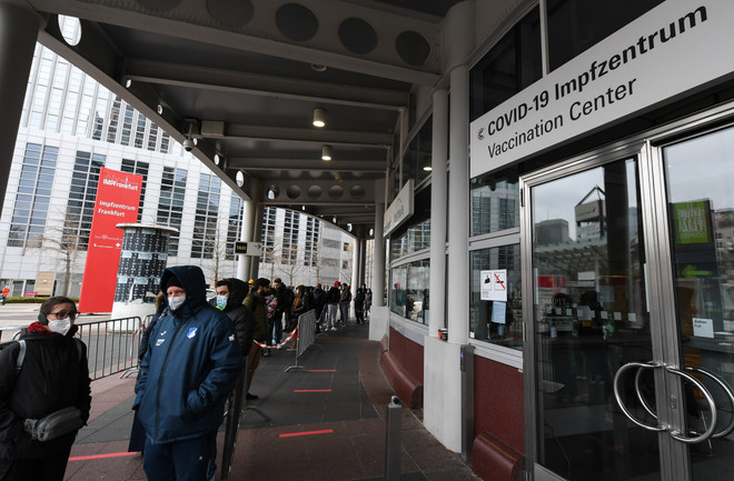 Số ca mắc tăng cao kỷ lục, Đức không loại trừ khả năng tái phong tỏa ảnh 1