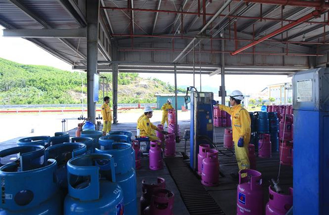 (Ảnh minh họa: Hoàng Hùng/TTXVN) Giá gas bán lẻ trong nước quay đầu tăng nhẹ từ ngày 1/5 ảnh 1