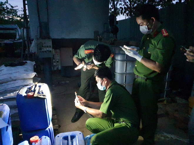 Bà Rịa-Vũng Tàu: Bắt quả tang cơ sở sản xuất dầu DO giả quy mô lớn ảnh 2