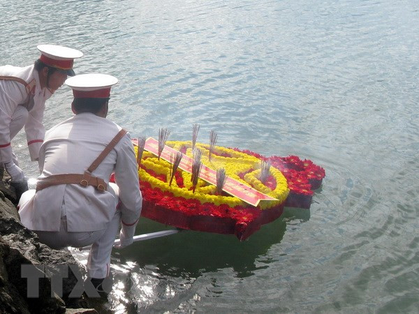 Tưởng niệm các anh hùng, liệt sỹ hy sinh trên vùng biển phía Nam ảnh 1