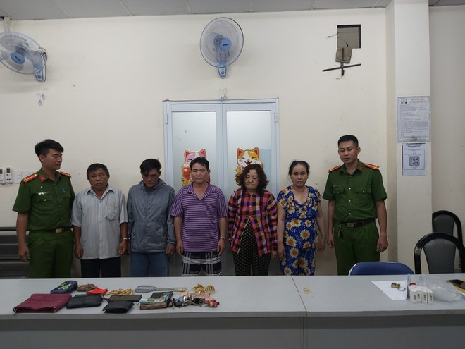 TP.HCM: Bắt nhóm đối tượng dùng kim cương giả để lừa đảo ảnh 1