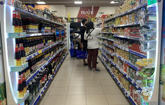 COVID-19 khiến người tiêu dùng trong nước khép lại “hầu bao” ảnh 1