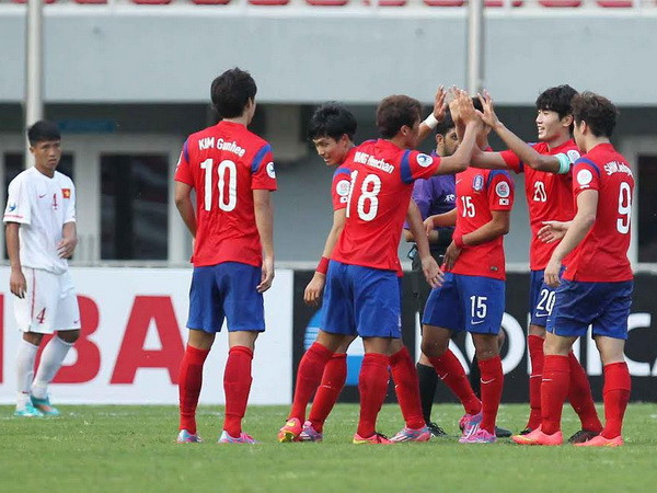 [Photo] U19 Việt Nam thất bại trước nhà vô địch U19 Hàn Quốc ảnh 7