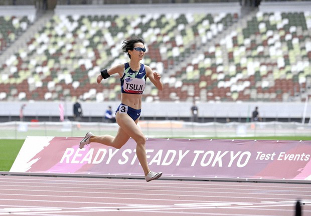 Vận động viên Sae Tsuji tại Paralympic Tokyo 2020. (Nguồn: Kyodo) Paralympic 2020: Cánh tay giả sẽ giúp VĐV chạy đạt thành tích tốt hơn ảnh 1