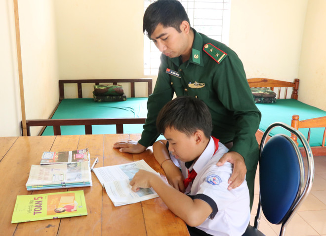 Gắn kết tình quân dân qua mô hình “Con nuôi đồn Biên phòng” ảnh 1