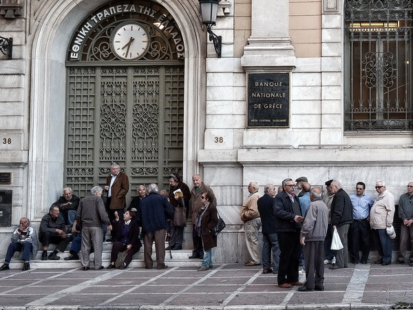 ECB nâng mức hỗ trợ khẩn cấp cho Hy Lạp thêm 2,3 tỷ euro ảnh 1