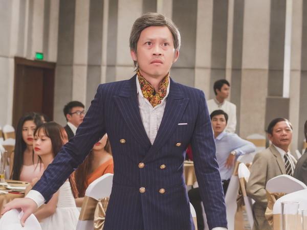 Hoài Linh thành lão đại gia lịch lãm trong phim “Đích tôn độc đắc” ảnh 1