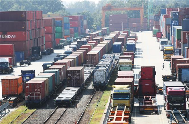 Cảng container ở Euiwang, phía Tây Seoul, Hàn Quốc ngày 11/10/2019. (Ảnh: YONHAP/TTXVN) Hàn Quốc thúc đẩy quan hệ kinh tế với ASEAN thông qua các FTA ảnh 1